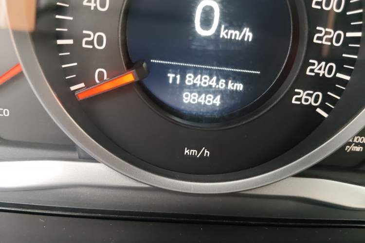 Used Volvo XC60 2017 T5 Smart Upgrade Edition Odometer Close Up