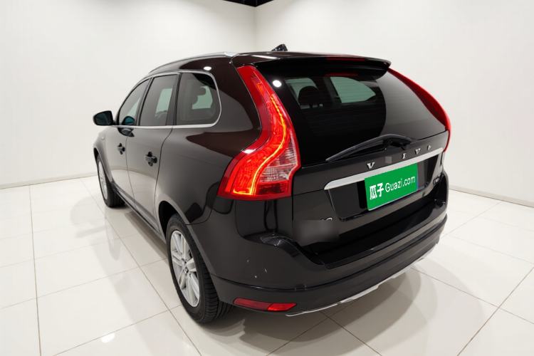 Used Volvo XC60 2017 T5 AWD Smart Upgrade Edition Rear Left 45 Deg