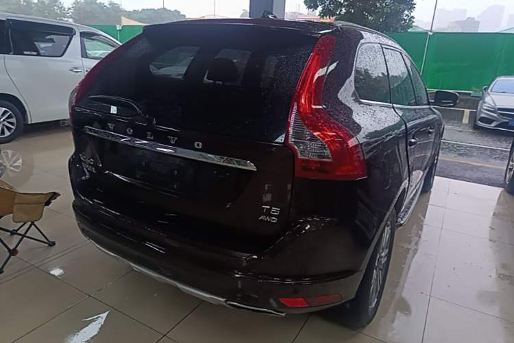 Used Volvo XC60 2017 T5 AWD Smart Range Edition Rear Right 45 Deg