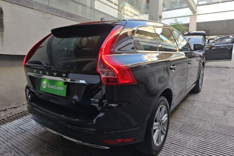 Used Volvo XC60 2017 T5 AWD Smart Upgrade Edition Rear Right 45 Deg