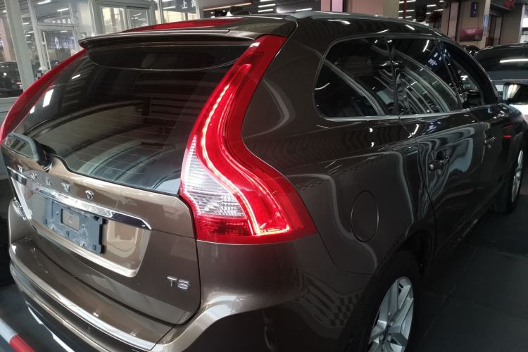 Used Volvo XC60 2017 T5 Smart Upgrade Edition Rear Right 45 Deg