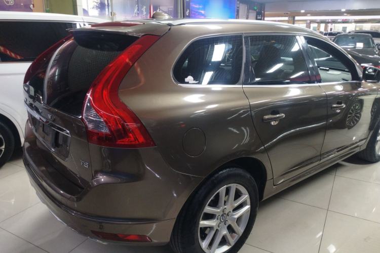 Used Volvo XC60 2017 T5 Smart Upgrade Edition Rear Right 45 Deg