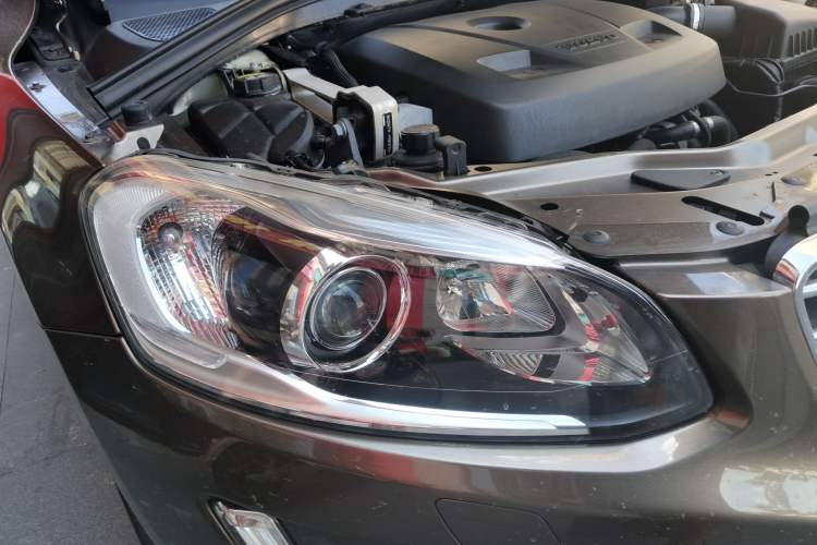 Used Volvo XC60 2017 T5 AWD Smart Upgrade Edition Right Front Headlight