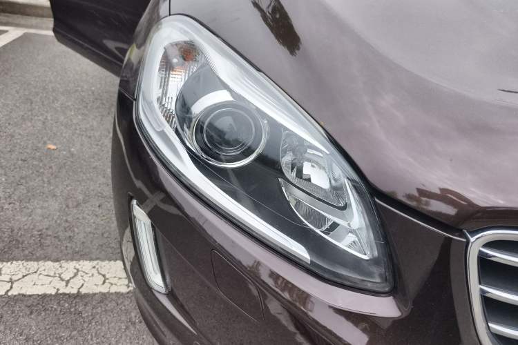 Used Volvo XC60 2017 T5 Smart Upgrade Edition Right Front Headlight