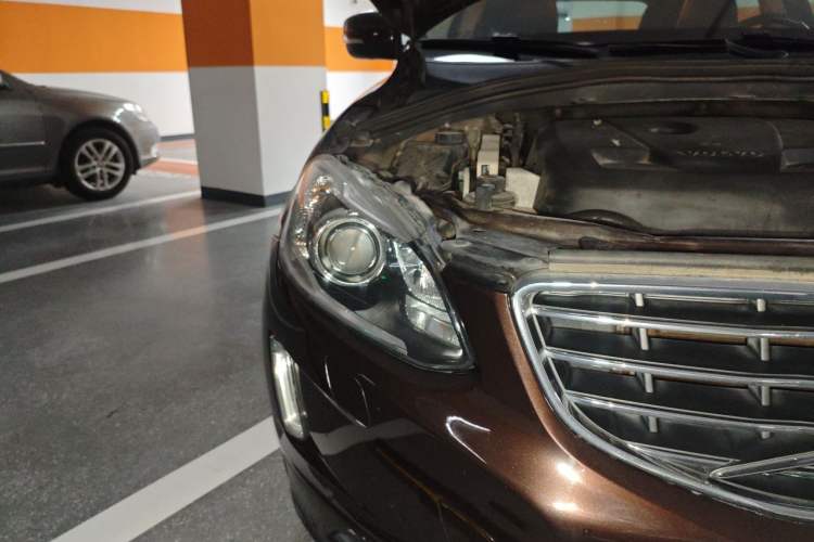 Used Volvo XC60 2017 T5 Smart Upgrade Edition Right Front Headlight