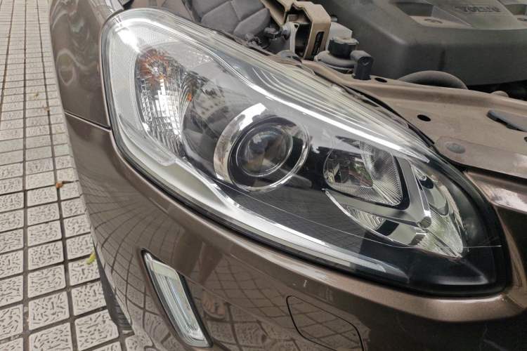 Used Volvo XC60 2017 T5 AWD Smart Upgrade Edition Right Front Headlight