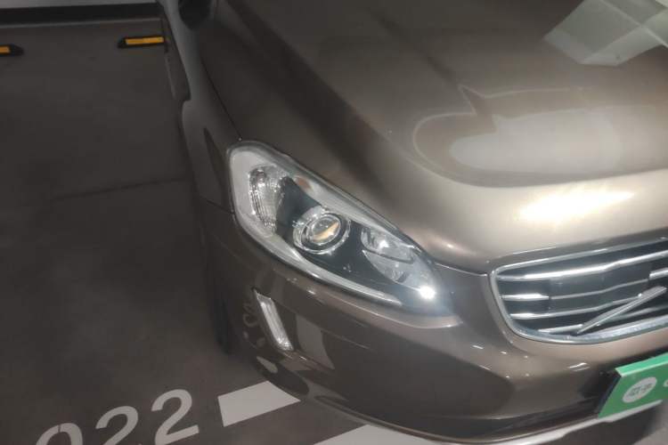 Used Volvo XC60 2017 T5 AWD Smart Upgrade Edition Right Front Headlight
