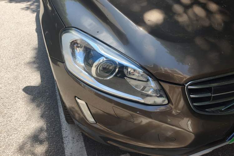 Used Volvo XC60 2017 T5 AWD Smart Upgrade Edition Right Front Headlight