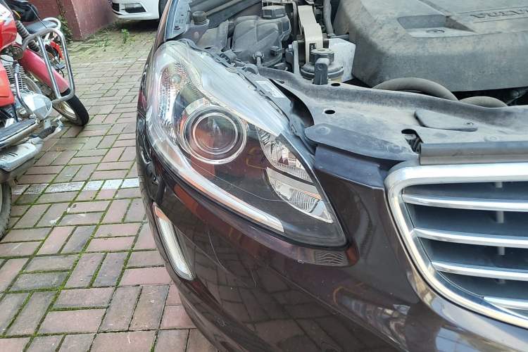 Used Volvo XC60 2017 T5 AWD Smart Upgrade Model Right Front Headlight