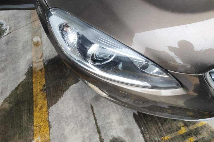 Used Volvo XC60 2017 T5 AWD Smart Range Edition Right Front Headlight