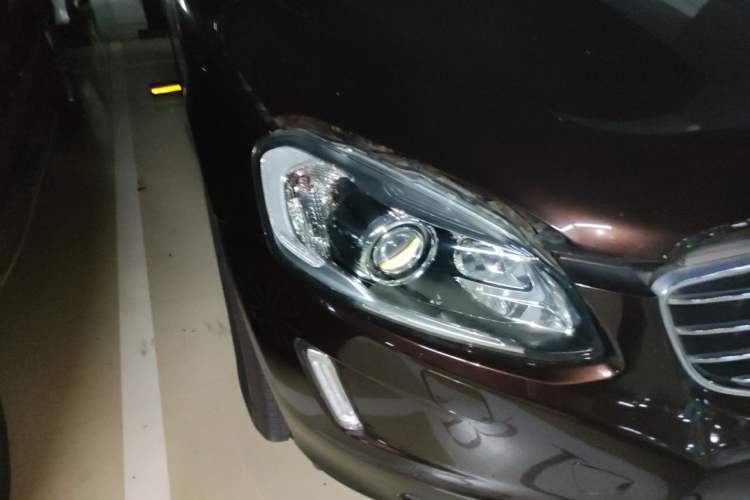 Used Volvo XC60 2017 T5 AWD Smart Upgrade Model Right Front Headlight