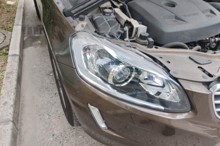 Used Volvo XC60 2017 T5 Smart Upgrade Edition Right Front Headlight