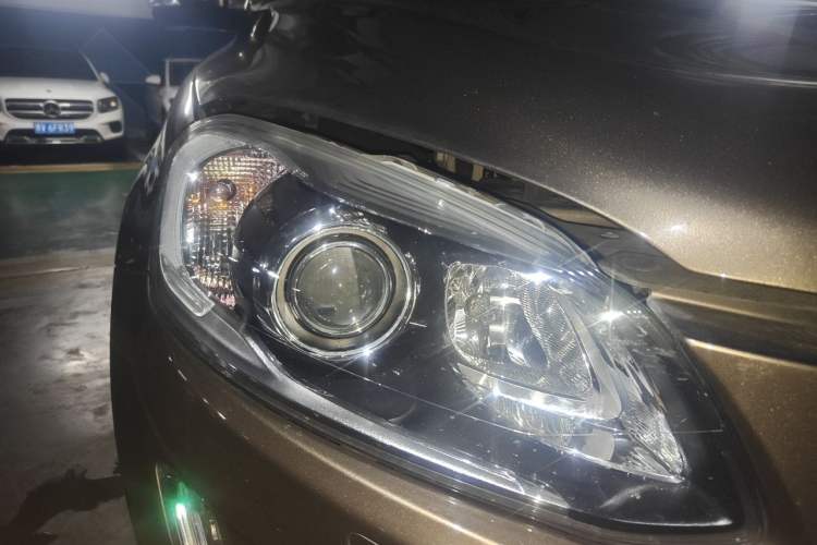 Used Volvo XC60 2017 T5 AWD Smart Upgrade Model Right Front Headlight
