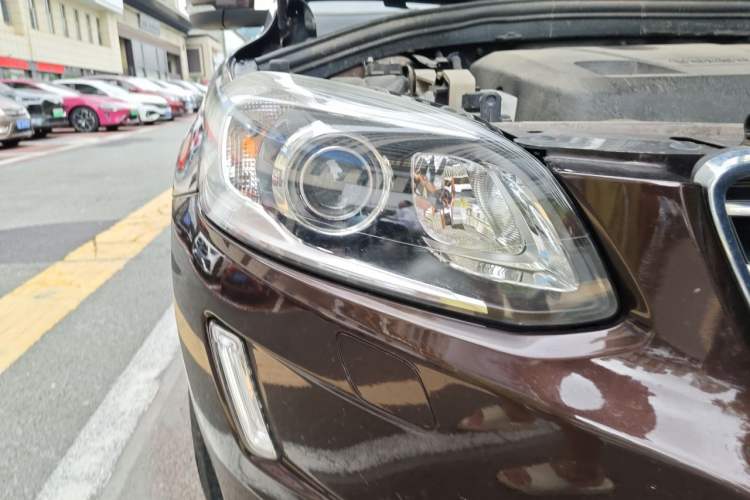 Used Volvo XC60 2017 T5 Smart Upgrade Edition Right Front Headlight
