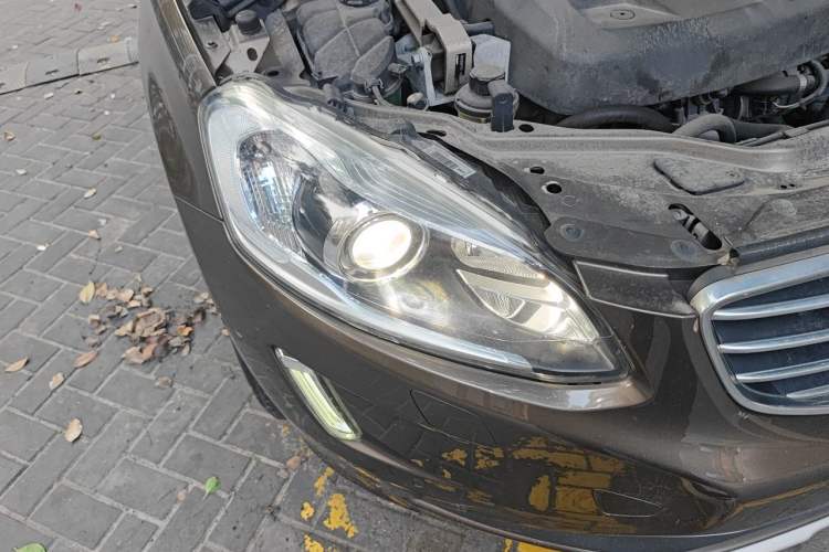 Used Volvo XC60 2017 T5 AWD Smart Upgrade Model Right Front Headlight