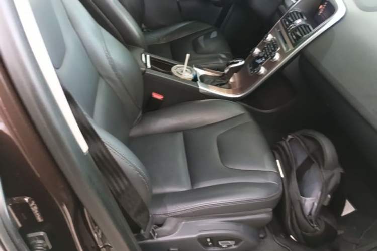 Used Volvo XC60 2017 T5 AWD Smart Upgrade Edition Right Front Seat