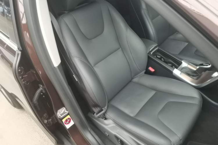 Used Volvo XC60 2017 T5 AWD Smart Upgrade Edition Right Front Seat
