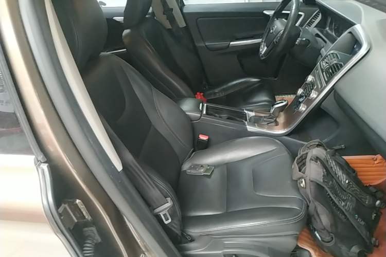 Used Volvo XC60 2017 T5 AWD Smart Upgrade Edition Right Front Seat