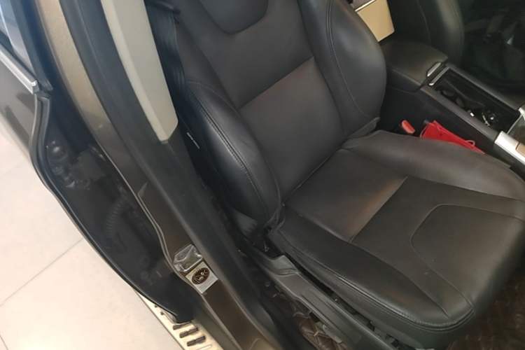 Used Volvo XC60 2017 T5 Smart Upgrade Edition Right Front Seat