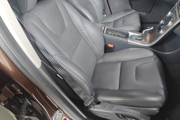 Used Volvo XC60 2017 T5 AWD Smart Upgrade Edition Right Front Seat