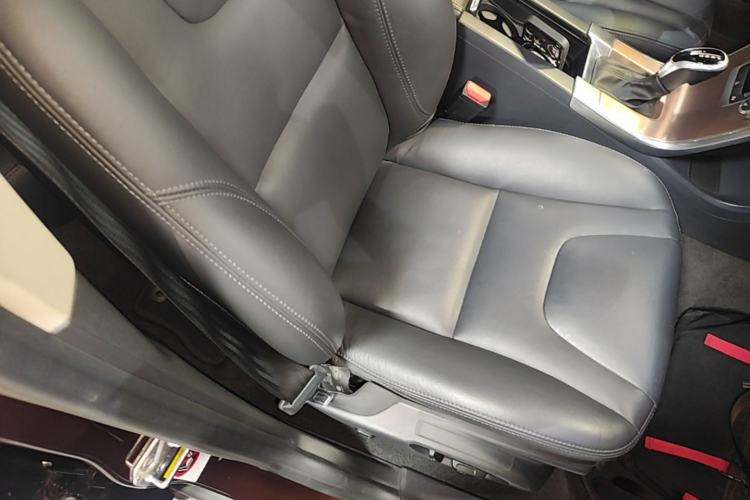 Used Volvo XC60 2017 T5 AWD Smart Upgrade Edition Right Front Seat