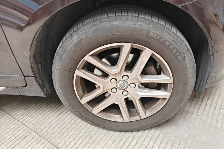 Used Volvo XC60 2017 T5 Smart Upgrade Edition Right Front Wheel Hub