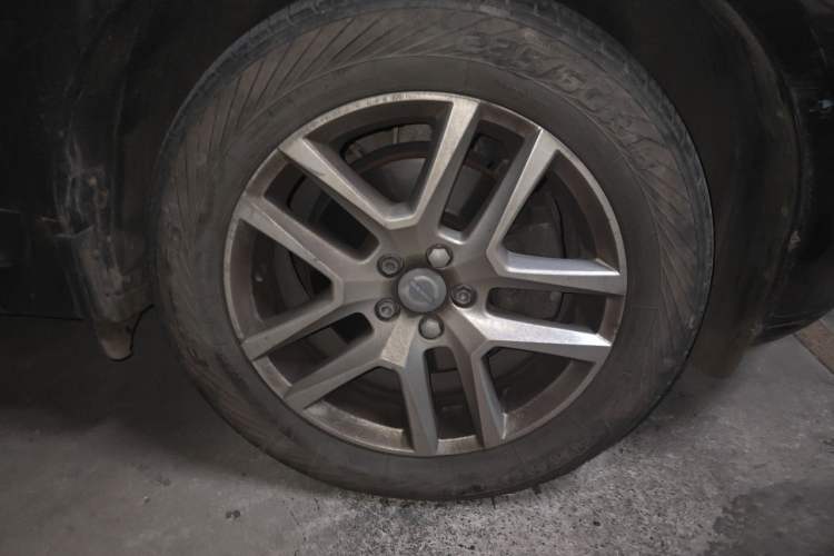 Used Volvo XC60 2017 T5 Smart Upgrade Edition Right Front Wheel Hub