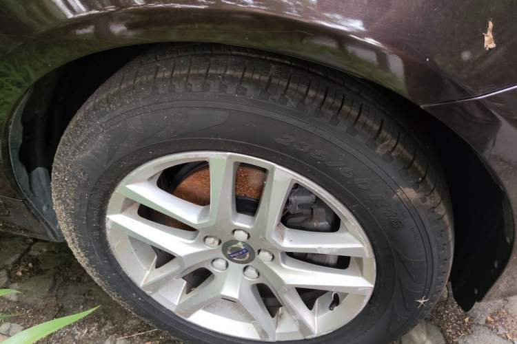 Used Volvo XC60 2017 T5 Smart Upgrade Edition Right Front Wheel Hub