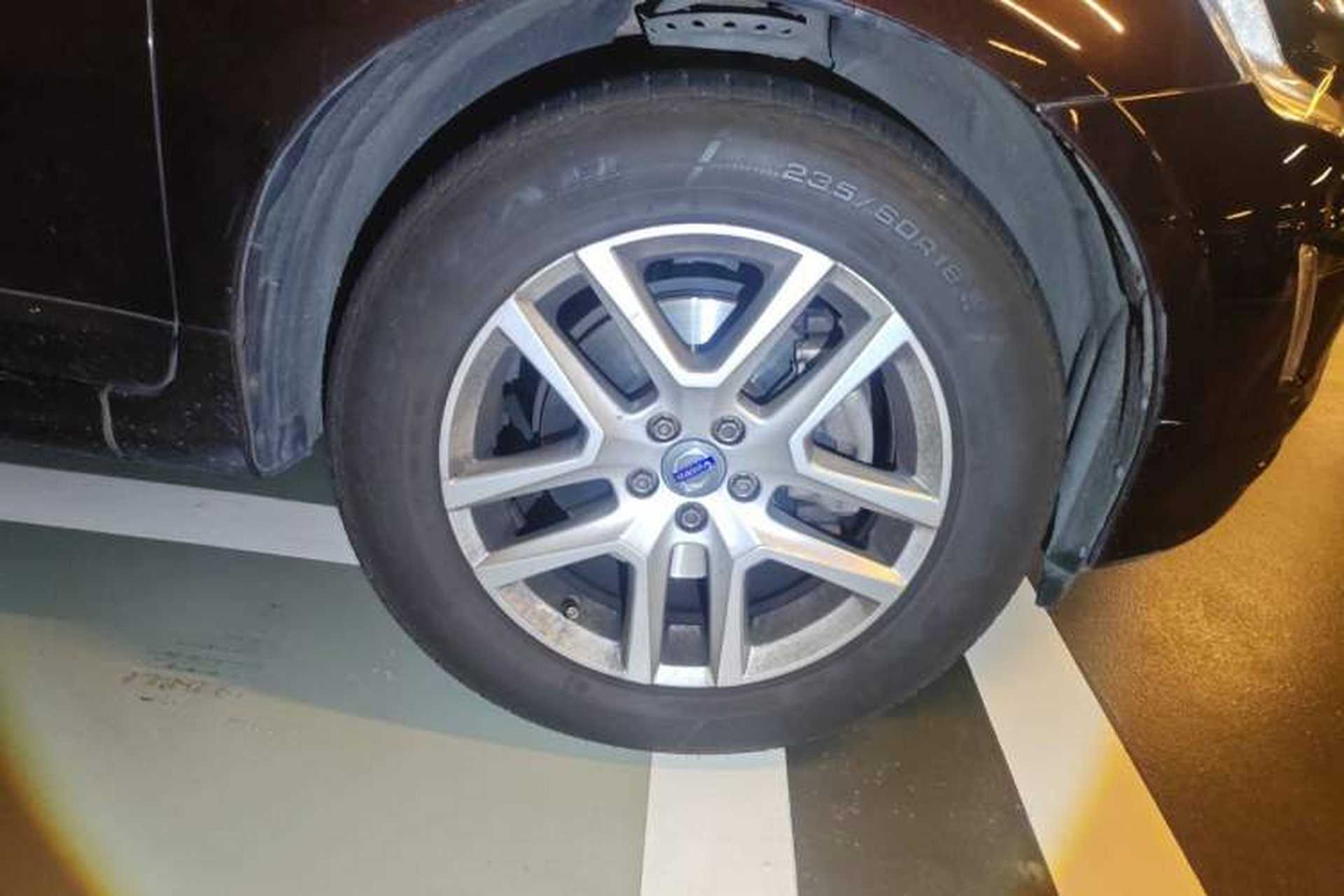 Used Volvo XC60 2017 T5 Smart Upgrade Edition Right Front Wheel Hub