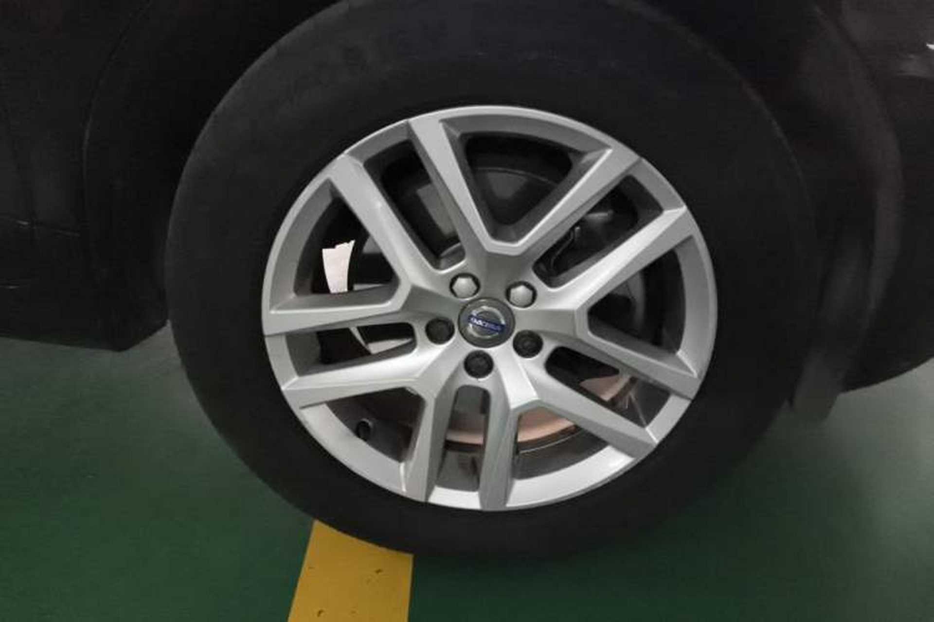 Used Volvo XC60 2017 T5 Smart Upgrade Edition Right Front Wheel Hub