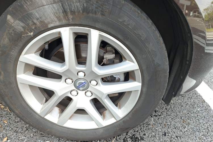 Used Volvo XC60 2017 T5 Smart Upgrade Edition Right Front Wheel Hub