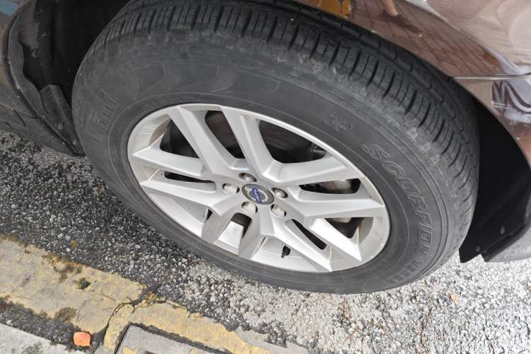Used Volvo XC60 2017 T5 Smart Upgrade Edition Right Front Wheel Hub