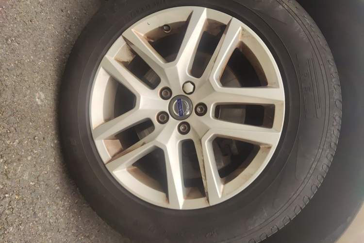 Used Volvo XC60 2017 T5 Smart Upgrade Edition Right Front Wheel Hub