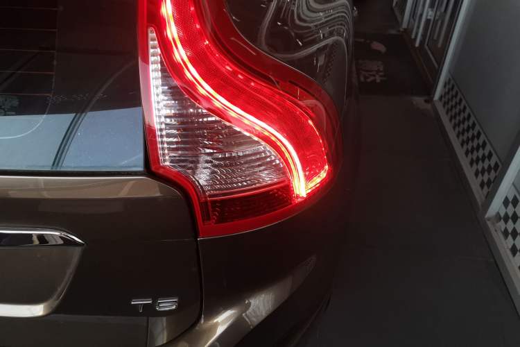 Used Volvo XC60 2017 T5 Smart Upgrade Edition Right Rear Taillight