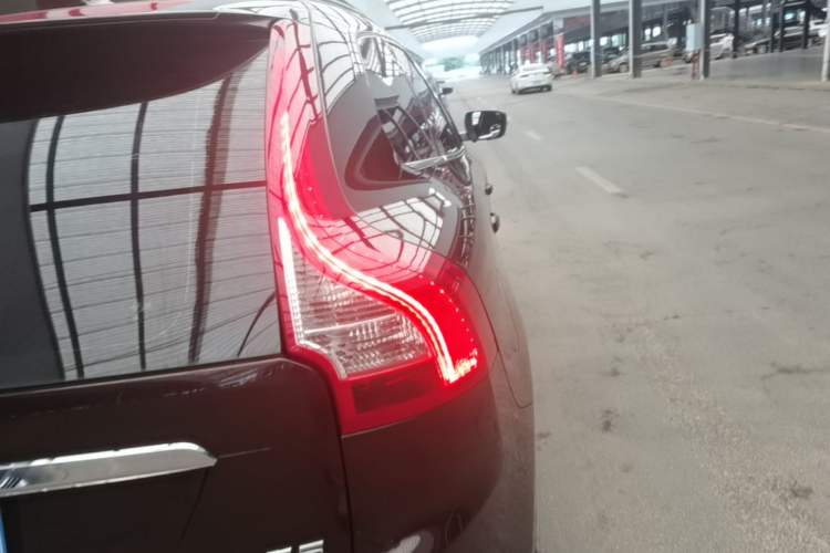 Used Volvo XC60 2017 T5 AWD Smart Upgrade Edition Right Rear Taillight