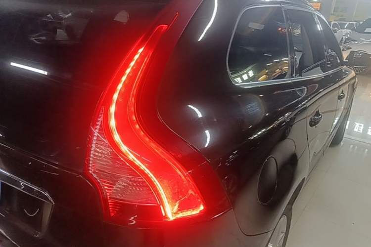 Used Volvo XC60 2017 T5 AWD Smart Upgrade Model Right Rear Taillight