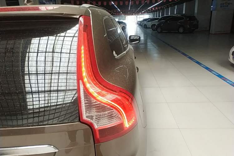 Used Volvo XC60 2017 T5 AWD Smart Upgrade Edition Right Rear Taillight