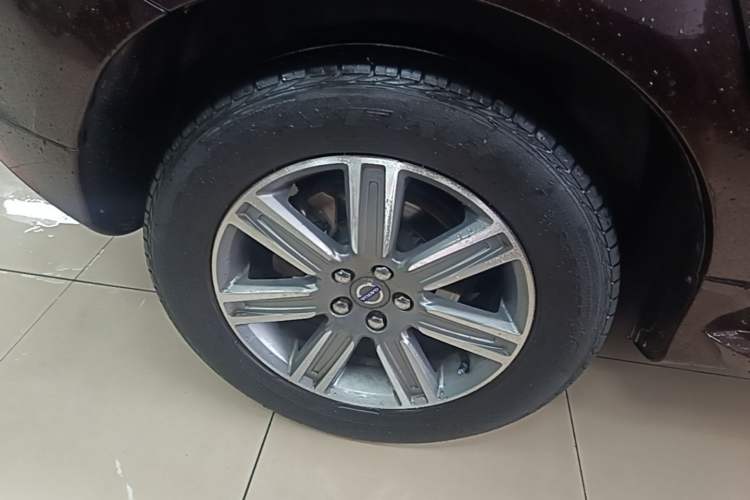 Used Volvo XC60 2017 T5 AWD Smart Range Edition Right Rear Wheel Hub