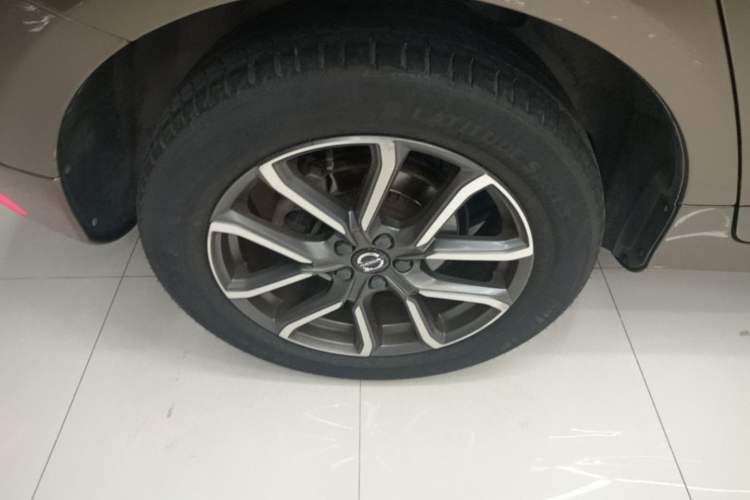 Used Volvo XC60 2017 T5 AWD Smart Upgrade Edition Right Rear Wheel Hub