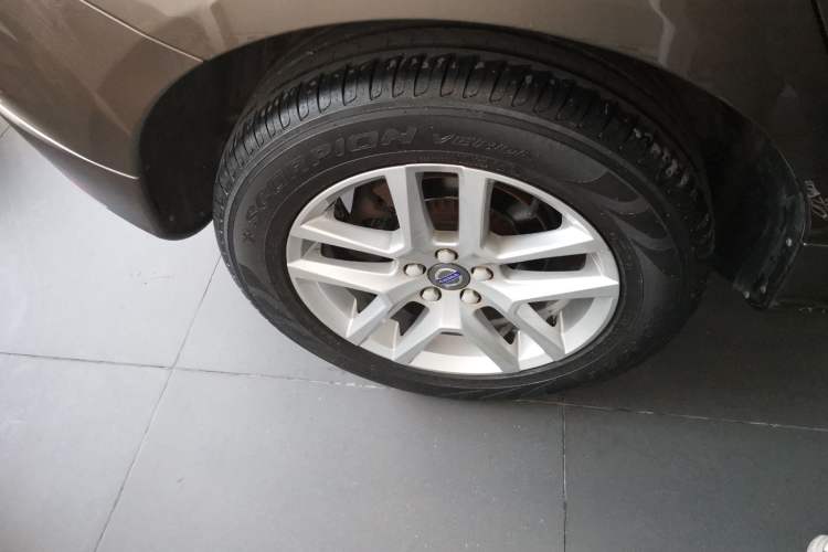 Used Volvo XC60 2017 T5 Smart Upgrade Edition Right Rear Wheel Hub