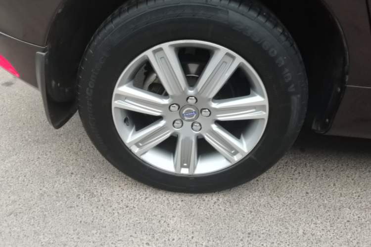 Used Volvo XC60 2017 T5 AWD Smart Upgrade Edition Right Rear Wheel Hub