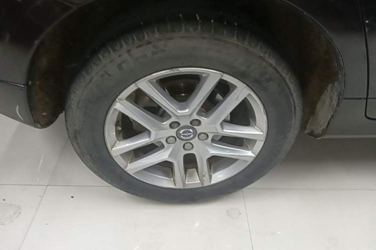 Used Volvo XC60 2017 T5 AWD Smart Upgrade Model Right Rear Wheel Hub