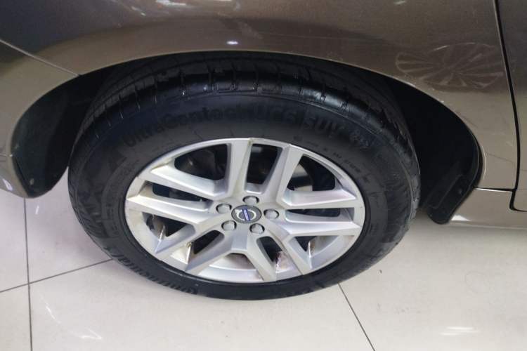Used Volvo XC60 2017 T5 Smart Upgrade Edition Right Rear Wheel Hub