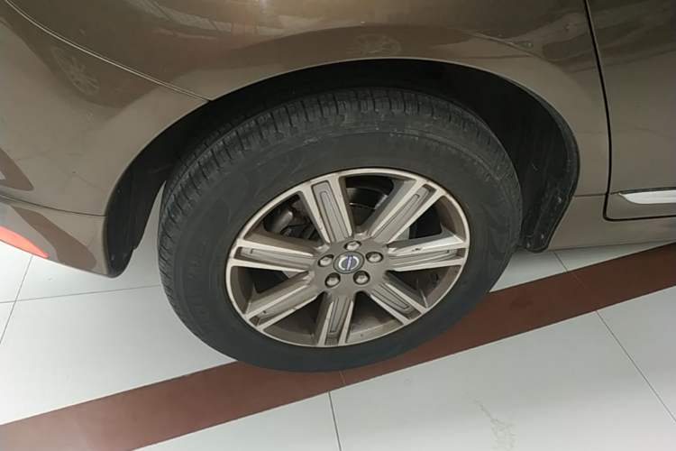 Used Volvo XC60 2017 T5 AWD Smart Upgrade Edition Right Rear Wheel Hub