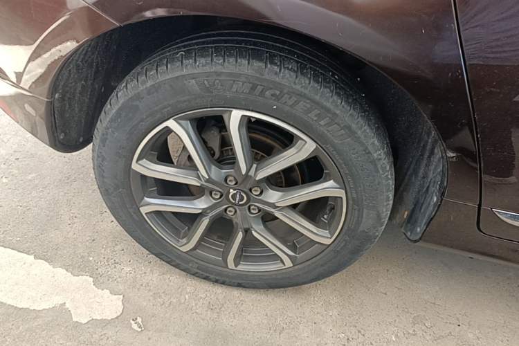 Used Volvo XC60 2017 T5 AWD Smart Upgrade Edition Right Rear Wheel Hub