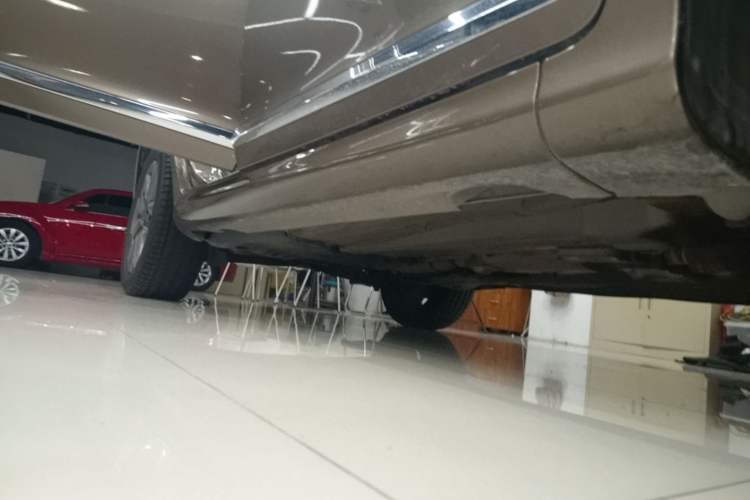 Used Volvo XC60 2017 T5 AWD Smart Upgrade Edition Right Side Sill