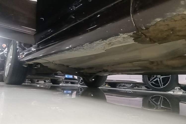 Used Volvo XC60 2017 T5 AWD Smart Upgrade Model Right Side Sill