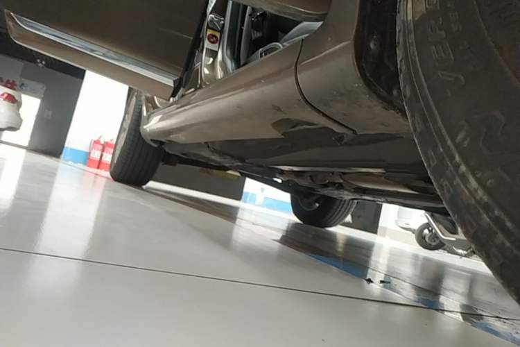 Used Volvo XC60 2017 T5 AWD Smart Upgrade Edition Right Side Sill