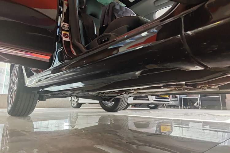 Used Volvo XC60 2017 T5 AWD Smart Upgrade Edition Right Side Sill