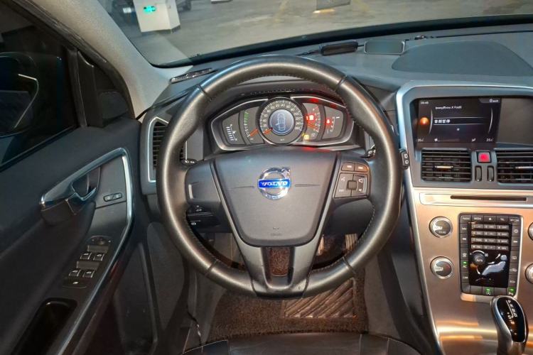 Used Volvo XC60 2017 T5 Smart Upgrade Edition Steering Wheel